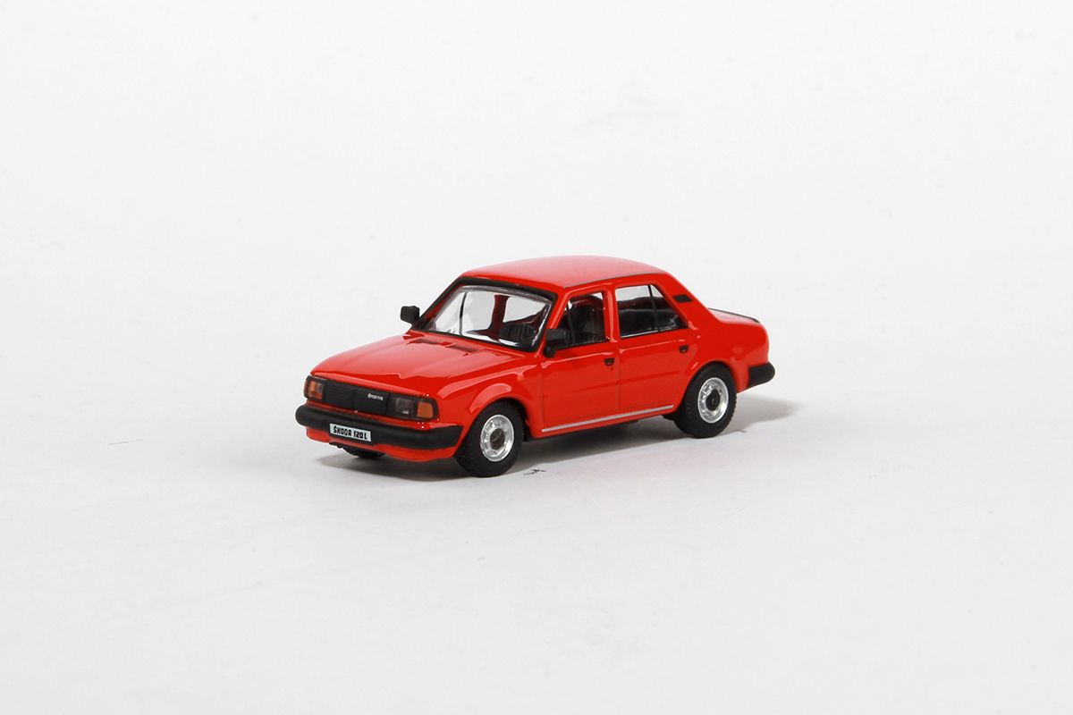 Kovový model Škoda 120L - pohled zepředu