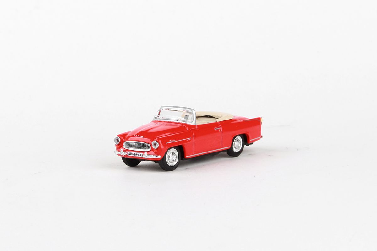 Kovový model Škoda Felicia Roadster - pohled zepředu