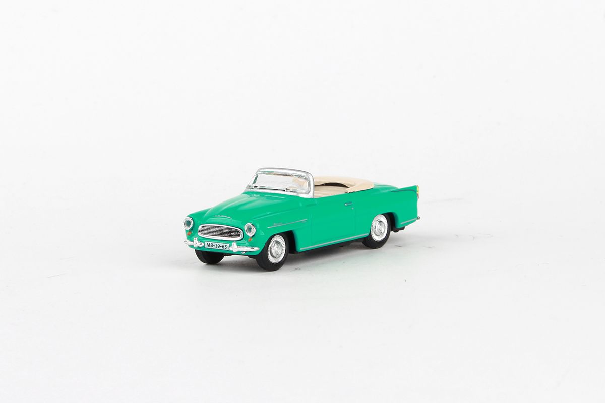 Kovový model Škoda Felicia Roadster - pohled zepředu