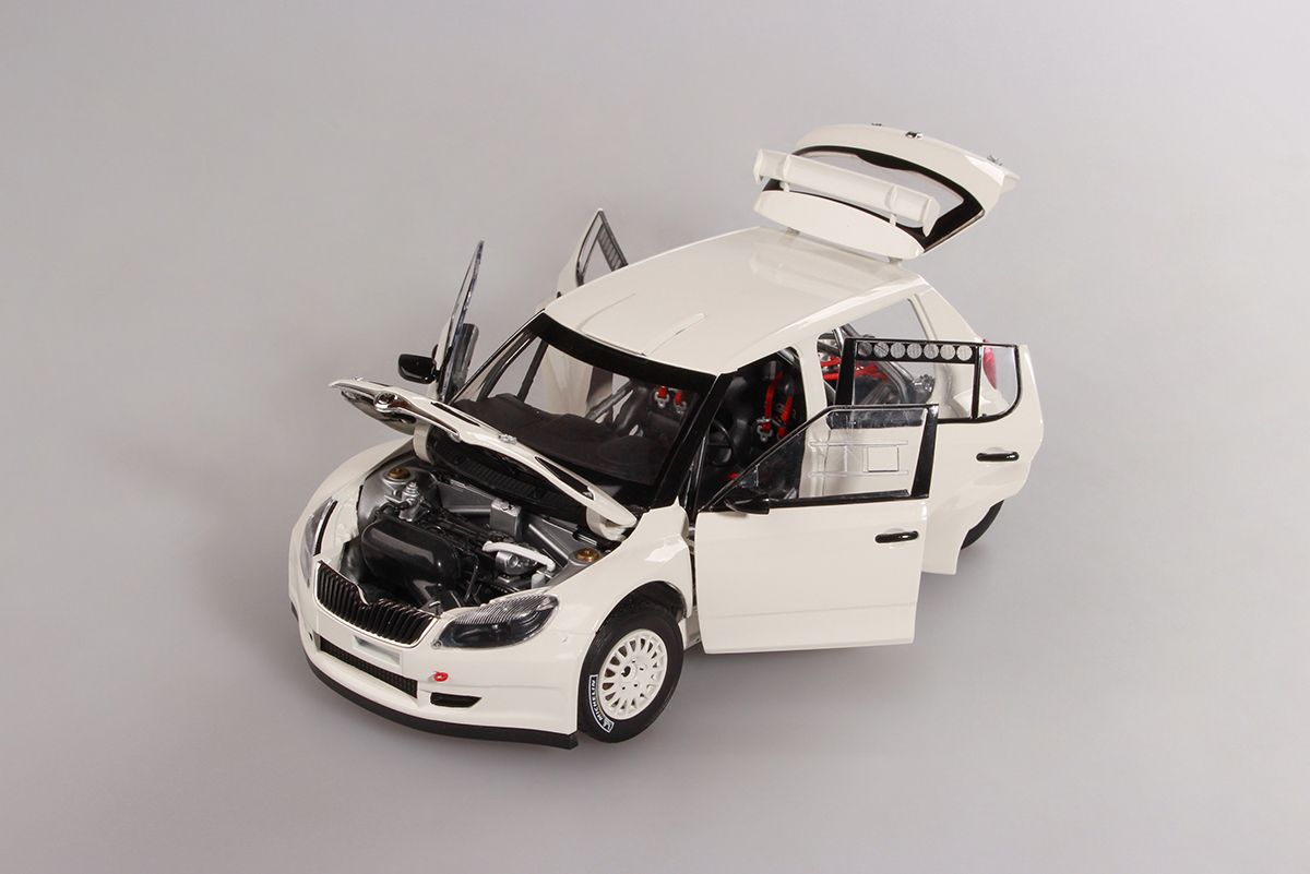 Škoda Fabia II FL S2000 (2010) 1:18 - Bílá - Šotolinová Kola