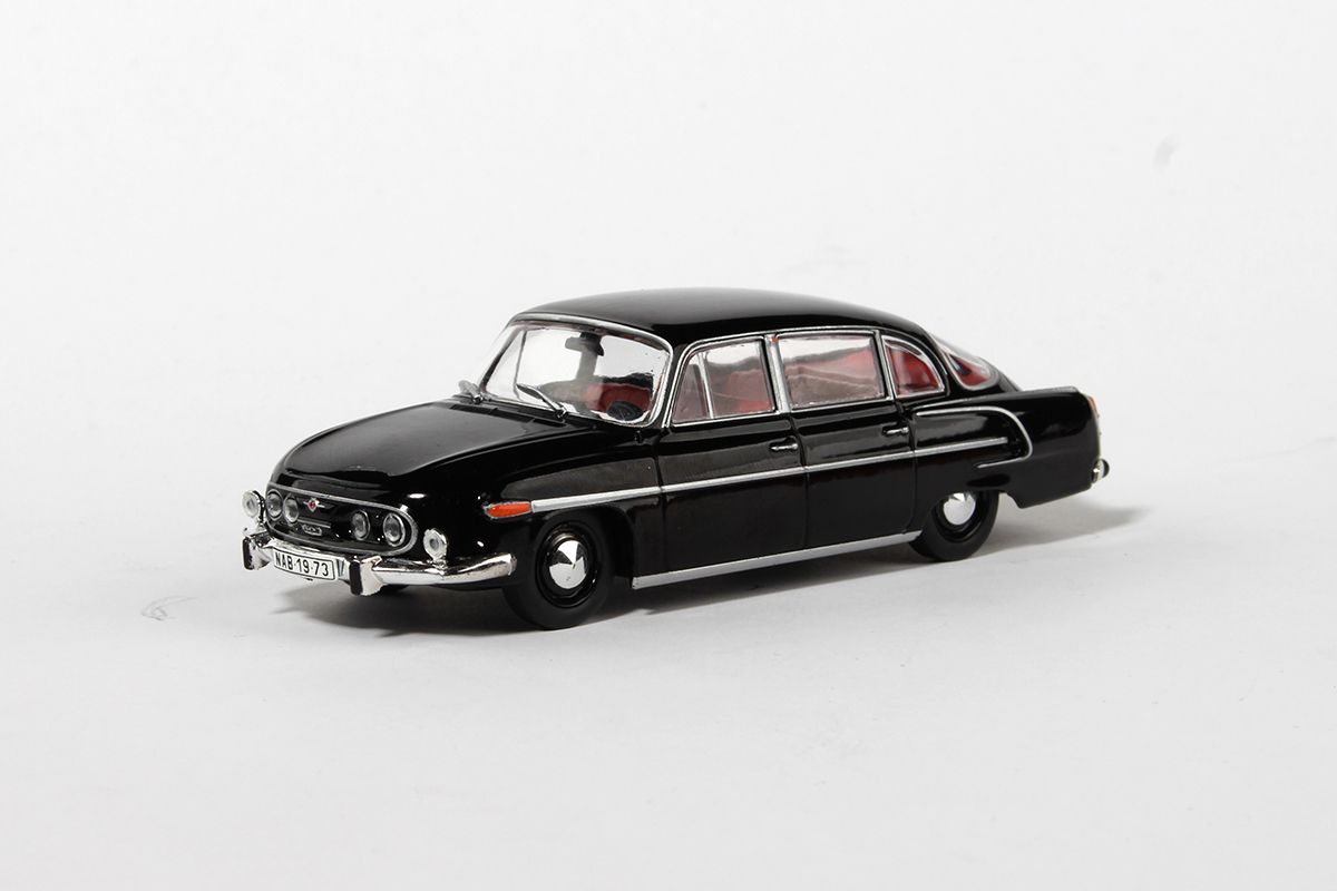 Tatra 603 (1969) 1:43 - Černá - Červený Interiér