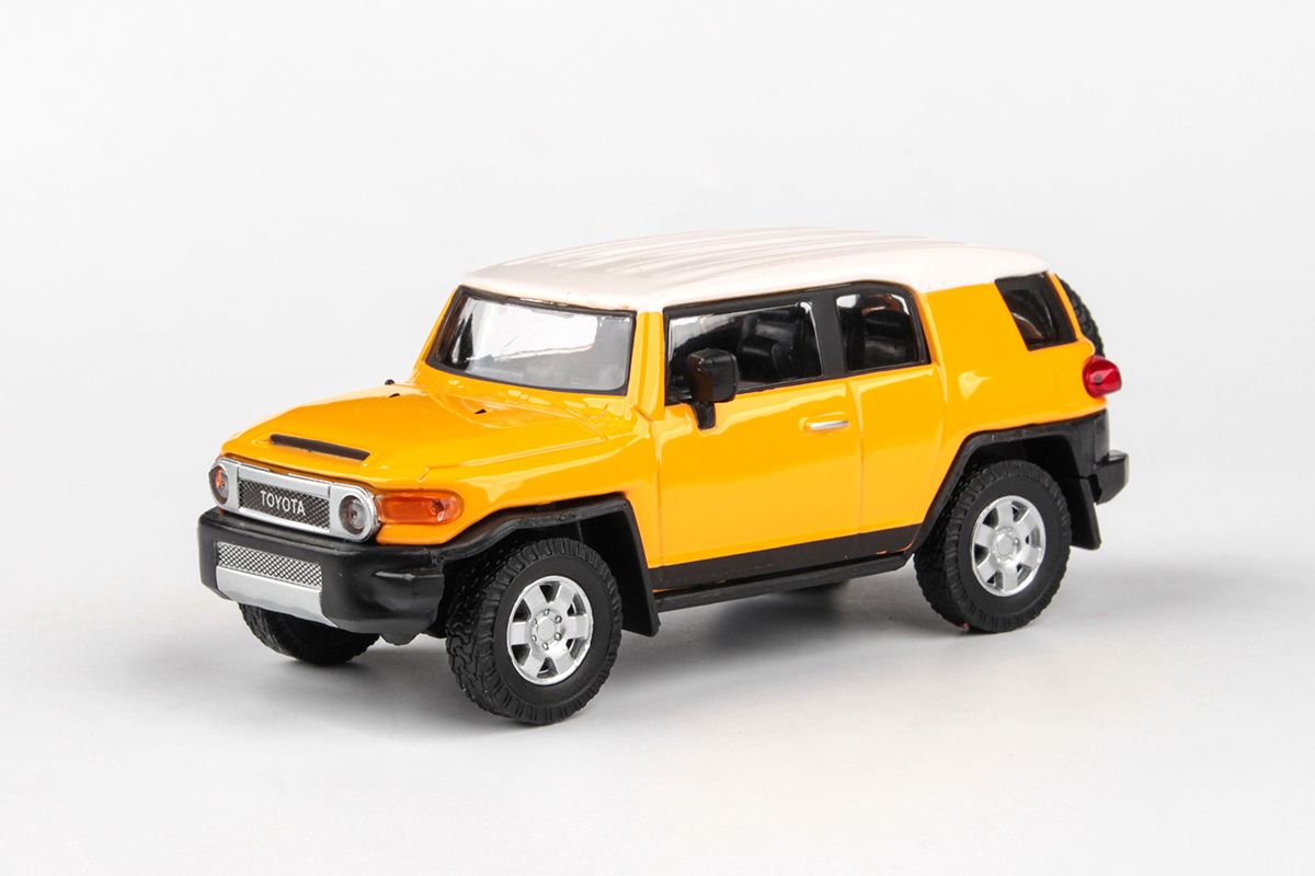 Kovový model Toyota FJ Cruiser - pohled zepředu