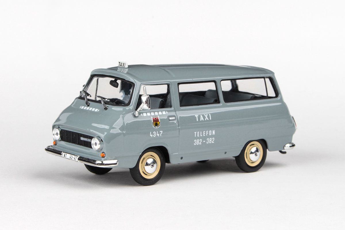 Kovový model Škoda 1203 - pohled zepředu