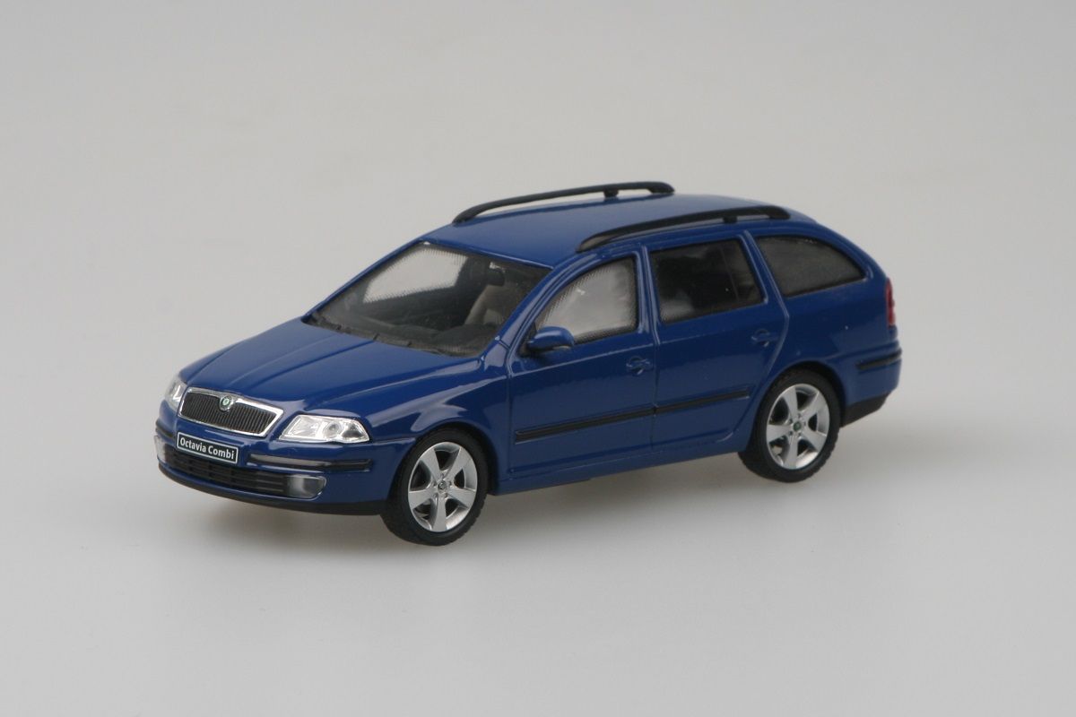 Kovový model Škoda Octavia II Combi - pohled zepředu