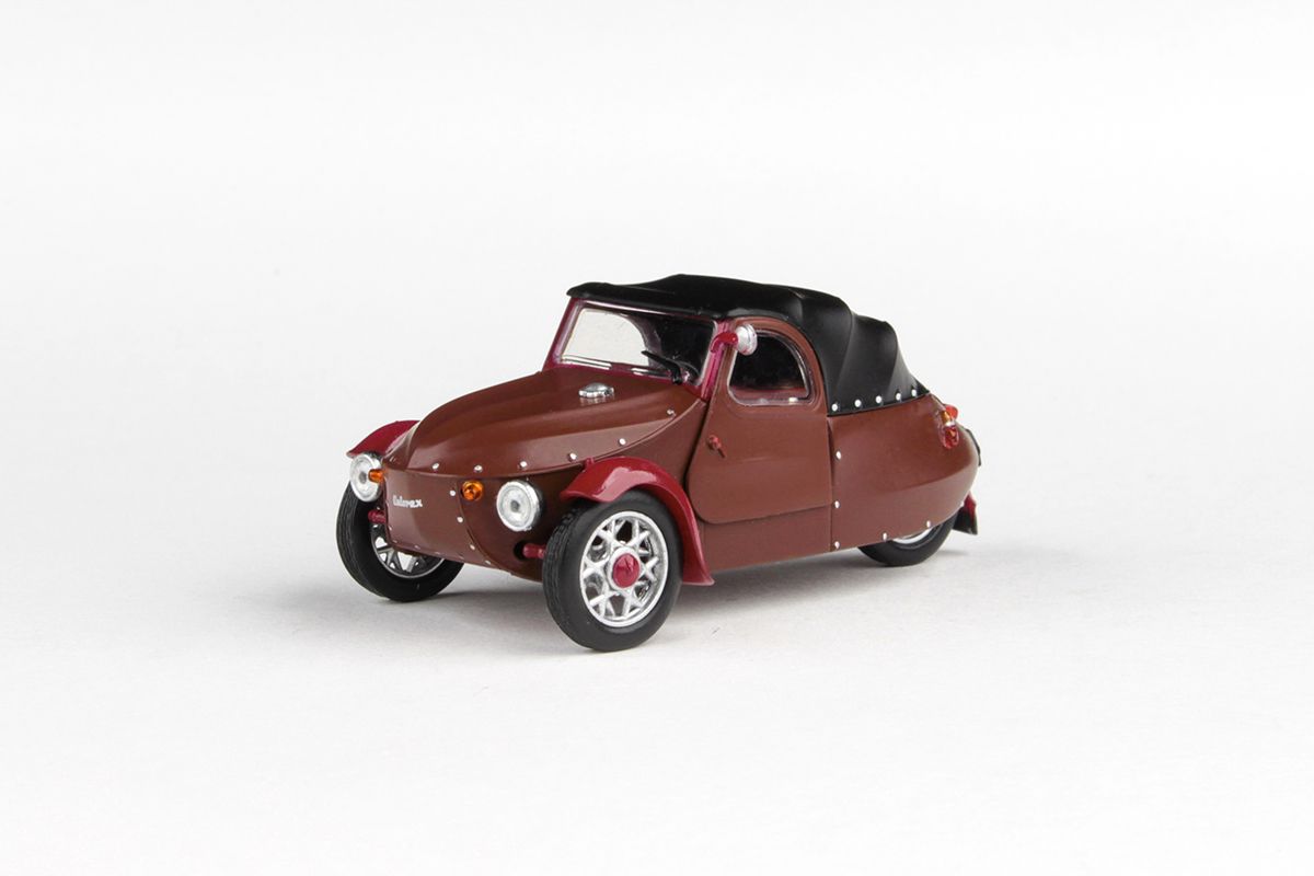 Kovový model automobilu Velorex 16/350 - pohled zepředu