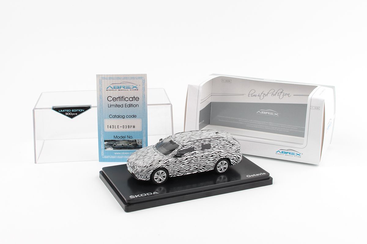 Škoda Octavia IV Combi RS (2020) 1:43 - Maskovaný Prototyp