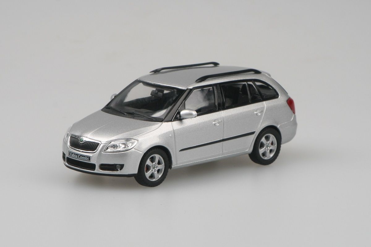 Škoda Fabia II Combi (2007) 1:43 - Stříbrná Brilliant Metalíza