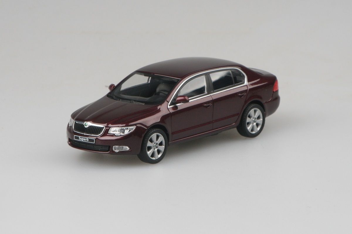 Škoda Superb II (2008) 1:43 - Rosso Brunello Metalíza