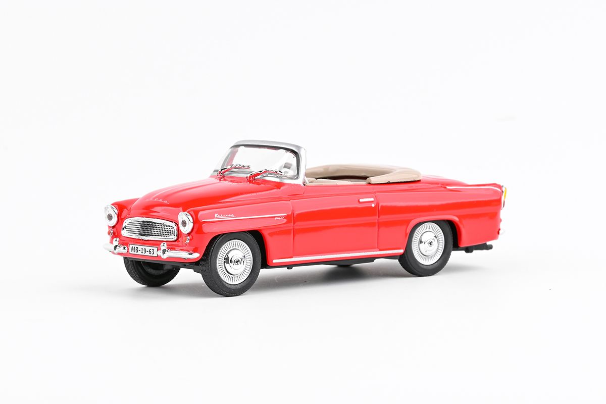 Kovový model auta Škoda Felicia Roadster - pohled zepředu